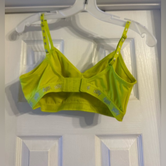 Fabletics yitty spotlight Bra is a size Medium. - Picture 5 of 5